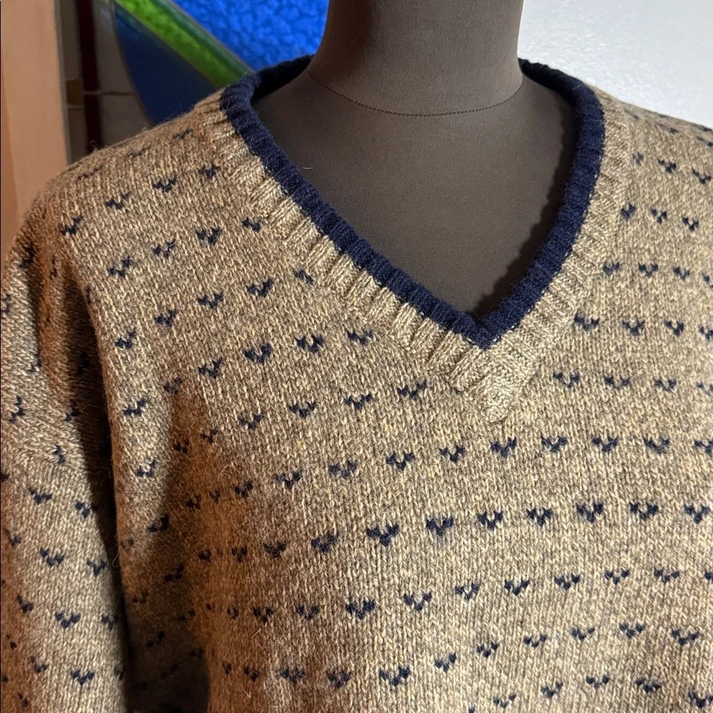 Vintage Woolrich Tan & Navy Blue V Neck 100% Wool Pullover Sweater SZ XL - Picture 2 of 6